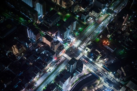 downtown-traffic-night-night